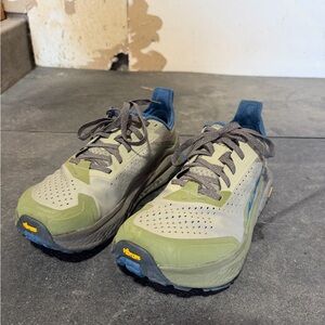 Altra Men's Olympus 6 Athletic Running Shoes in Olive and Gray. Sz 11.5